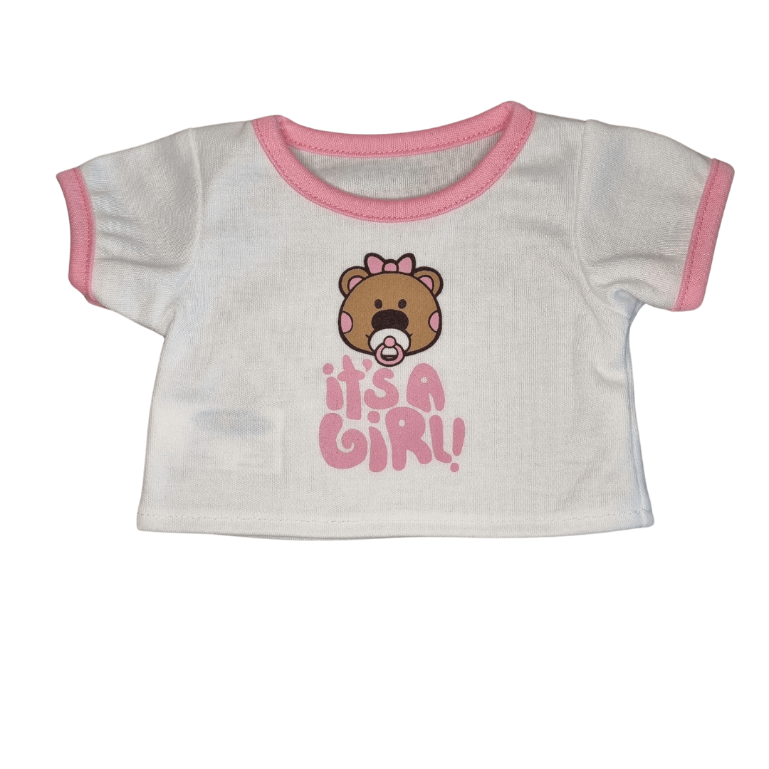 Knuffelbeer met "It's a Girl" T-shirt - Make a bearWit "It's a Girl" T-shirt voor knuffels, met roze tekst. Perfect voor het vieren van een geboorte.